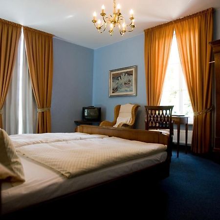 Hotel Restaurant Villa Fayence Wallerfangen Eksteriør bilde