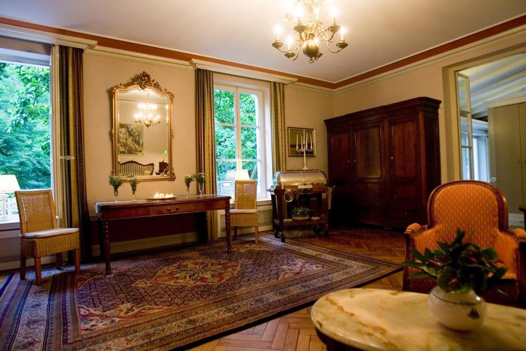 Hotel Restaurant Villa Fayence Wallerfangen Rom bilde